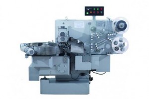 Double twist packing machine